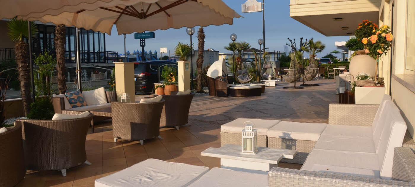 /upload/gallery/Londra-Header-Hotel/Londra-Header-Hotel-Chi-Siamo/ingresso-hotel-londra.jpg